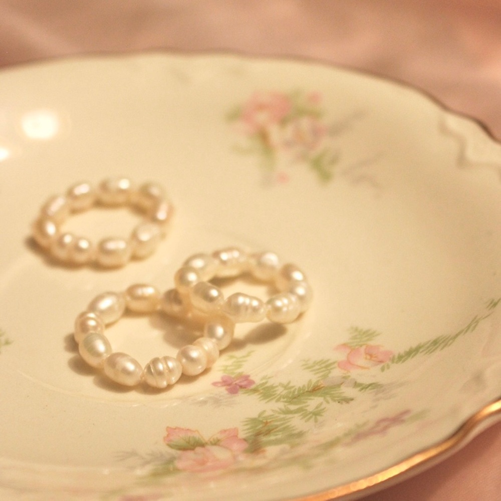 Elastic Baroque Pearl ring